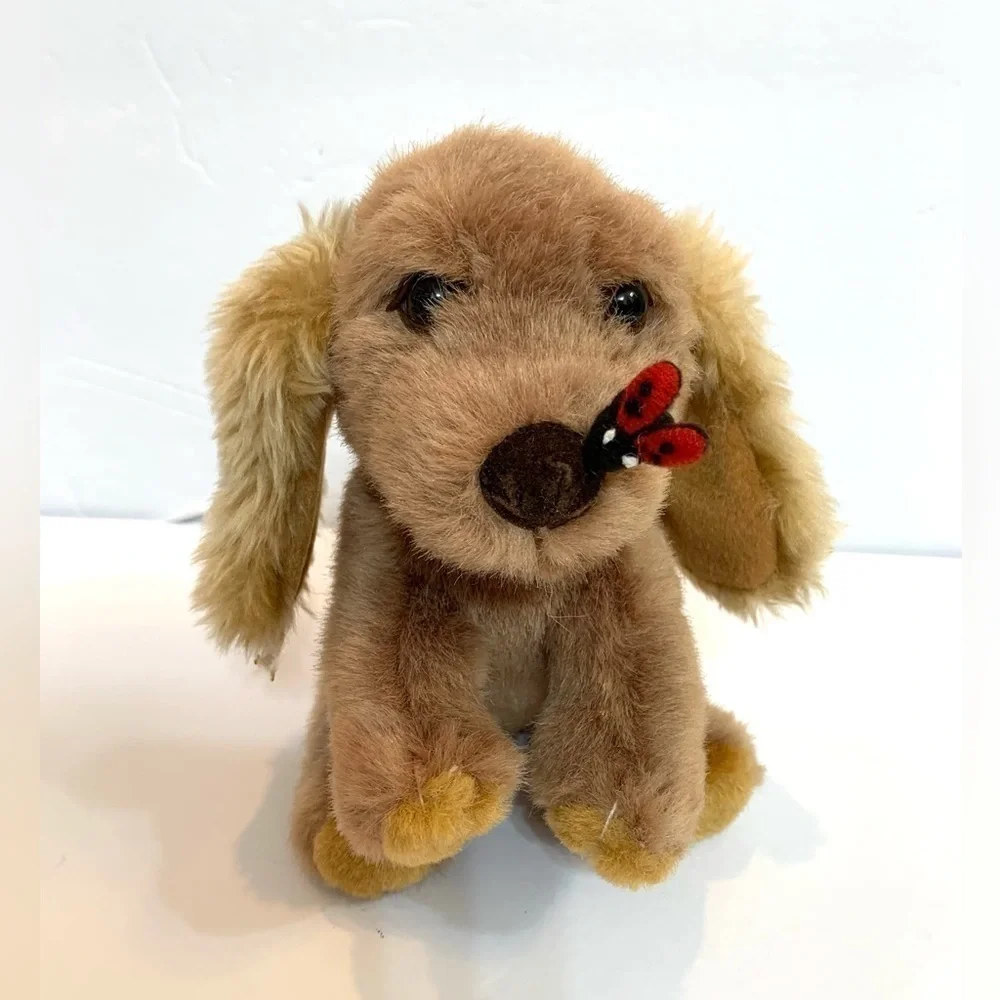Armbee Corp cocker spaniel sitting dog with ladybug on nose 8